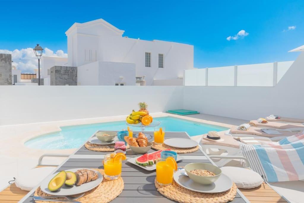 Casa Lolalo - Modern Villa With Pool, 15Min Walk To Marina Rubicon 普拉亚布兰卡 外观 照片