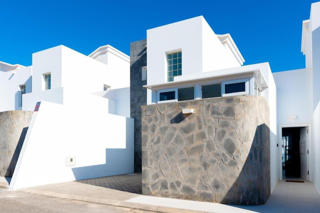 Casa Lolalo - Modern Villa With Pool, 15Min Walk To Marina Rubicon 普拉亚布兰卡 外观 照片