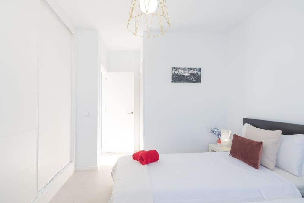 Casa Lolalo - Modern Villa With Pool, 15Min Walk To Marina Rubicon 普拉亚布兰卡 外观 照片