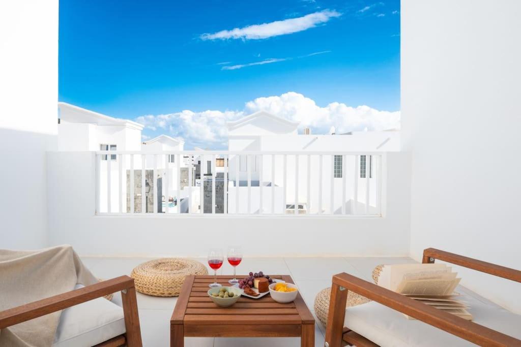 Casa Lolalo - Modern Villa With Pool, 15Min Walk To Marina Rubicon 普拉亚布兰卡 外观 照片