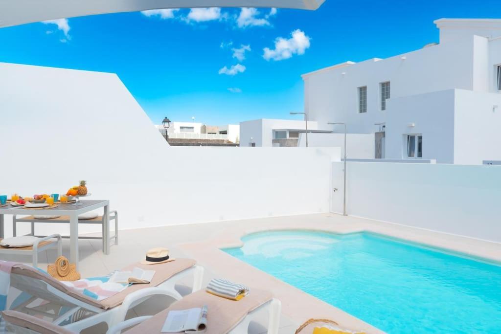 Casa Lolalo - Modern Villa With Pool, 15Min Walk To Marina Rubicon 普拉亚布兰卡 外观 照片