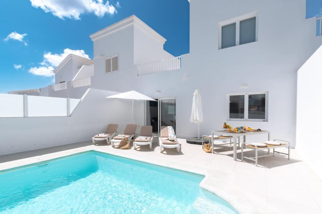 Casa Lolalo - Modern Villa With Pool, 15Min Walk To Marina Rubicon 普拉亚布兰卡 外观 照片