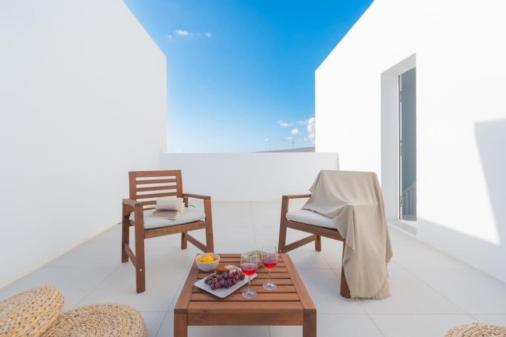 Casa Lolalo - Modern Villa With Pool, 15Min Walk To Marina Rubicon 普拉亚布兰卡 外观 照片