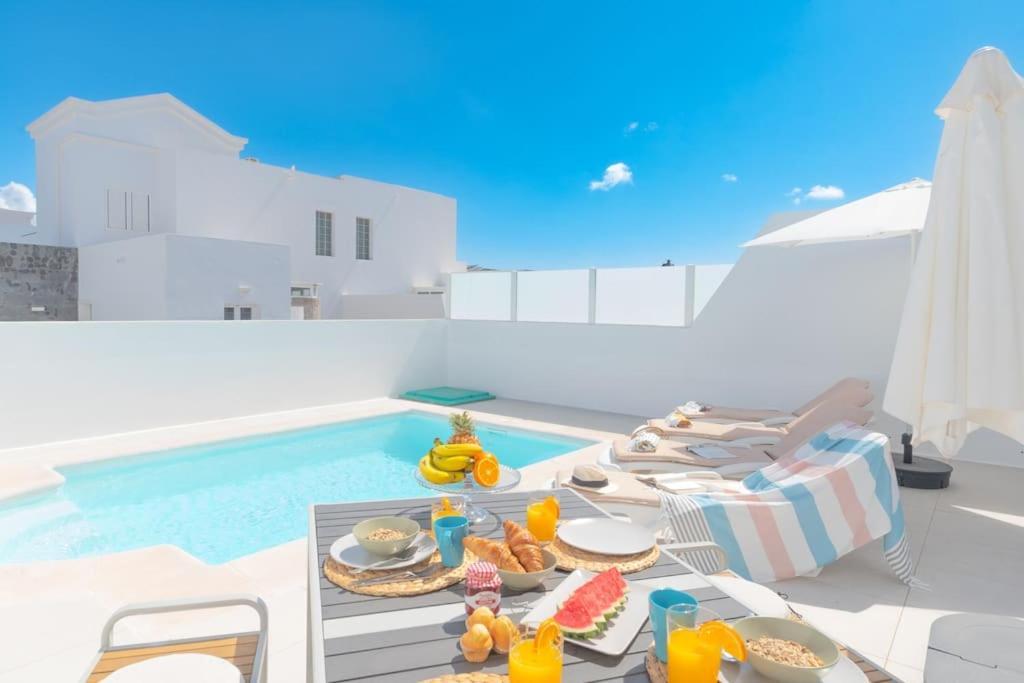 Casa Lolalo - Modern Villa With Pool, 15Min Walk To Marina Rubicon 普拉亚布兰卡 外观 照片