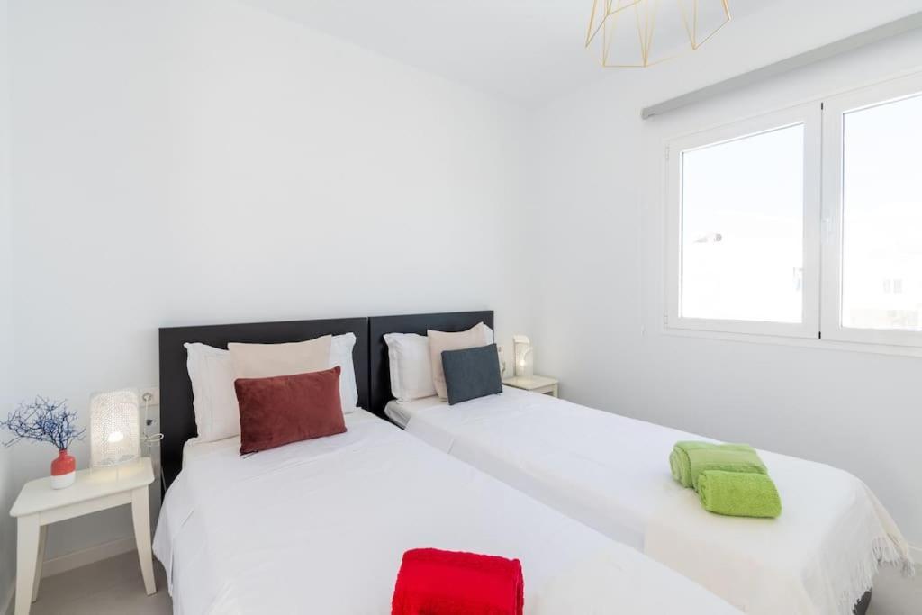 Casa Lolalo - Modern Villa With Pool, 15Min Walk To Marina Rubicon 普拉亚布兰卡 外观 照片
